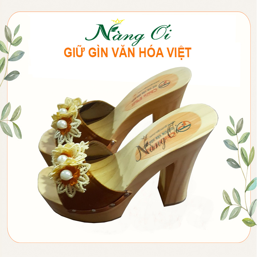 guốc mộc làm từ gỗ thông sáng màu hợp mang với áo dài